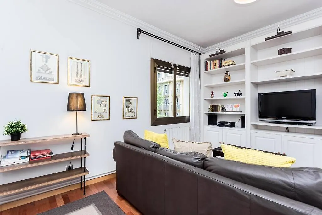 Central 2 Bedroom By Sagrada Familia 0*, Barcelona