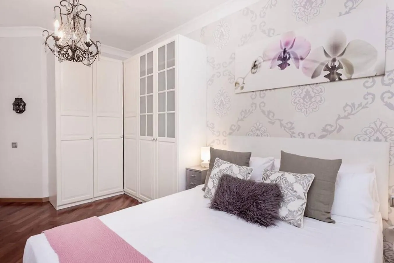 Central 2 Bedroom By Sagrada Familia Spain